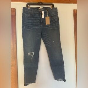 NWT Madewell 10” High Rise Skinny Jeans. Ripped knee, raw edge ankle. Size 33P